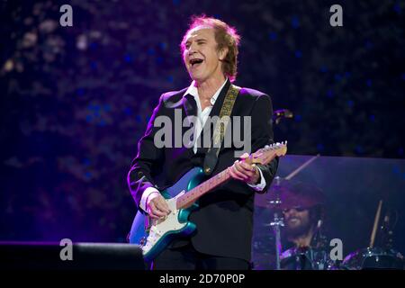 Ray Davies se joue à Hyde Park dans le centre de Londres, pendant le festival Barclaycard British Summer Time. Banque D'Images