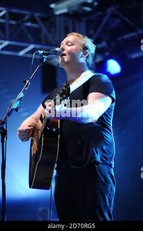 James McCartney se produit au V Festival à Chelmsford, Essex. Banque D'Images