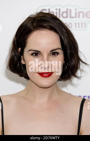 Michelle Dockery assiste au Downton Abbey Childline ball, qui s'est tenu à l'hôtel Savoy dans le centre de Londres. Banque D'Images