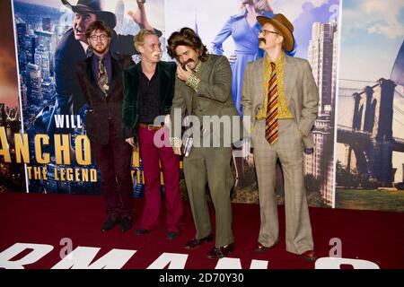 (De gauche à droite) Francis Boulle, Jamie Laing, Spencer Matthews et Oliver Proudlock de Made in Chelsea pour assister à la première de Anchorman 2: The Legend continue, au vue Cinema de Leicester Square, Londres Banque D'Images