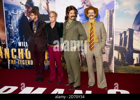 (De gauche à droite) Francis Boulle, Jamie Laing, Spencer Matthews et Oliver Proudlock de Made in Chelsea pour assister à la première de Anchorman 2: The Legend continue, au vue Cinema de Leicester Square, Londres Banque D'Images