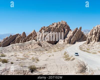 Célèbre Routa 40 traversant Quebrada de Las Flechas dans la région Valles Calchaquies, province de Salta. Amérique du Sud, Argentine, Cafayate, novembre Banque D'Images