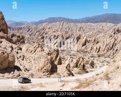 Célèbre Routa 40 traversant Quebrada de Las Flechas dans la région Valles Calchaquies, province de Salta. Amérique du Sud, Argentine, Cafayate, novembre Banque D'Images