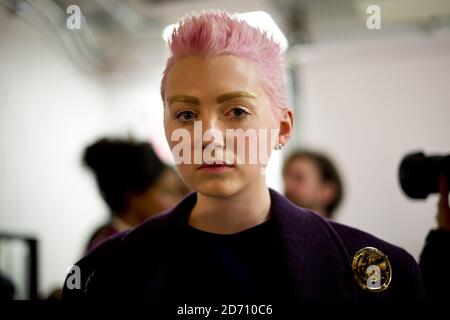 Les modèles se préparent en coulisses au salon de la mode Jerome, qui s'est tenu au Chelsea Market à New York, dans le cadre de la Mercedes Benz New York Fashion week F/W 2014. Banque D'Images