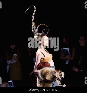 Les modèles présentent de nouveaux modèles au salon de la mode Jerome, qui s'est tenu au Chelsea Market à New York, dans le cadre de la Mercedes Benz New York Fashion week F/W 2014. NOTE AUX ÉDITEURS - CETTE IMAGE A ÉTÉ TRAITÉE AVEC DES FILTRES NUMÉRIQUES Banque D'Images