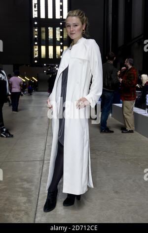 Amber Atherton participe au défilé de mode Fashion East, qui s'est tenu au Tate Modern dans le cadre de la London Fashion week. Banque D'Images