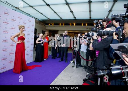 Petra Nemcova assister au bal aux papillons des enfants de Caudwell, qui s'est tenu à l'hôtel Grosvenor House à Londres. Banque D'Images