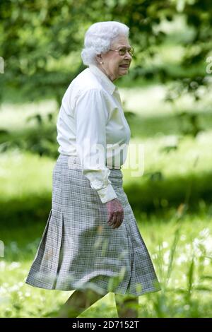 La reine Elizabeth II est photographiée lors du Royal Windsor Horse Show au château de Windsor, dans le Berkshire Banque D'Images