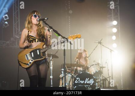 Deap Vally se présentant au Festival de l'île de Wight, à Newport sur l'île de Wight. Banque D'Images