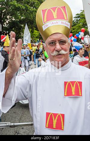 Miami Florida,Coconut Grove King Mango strut parade annuelle satire politiquement incorrect humour arch évêque, Banque D'Images