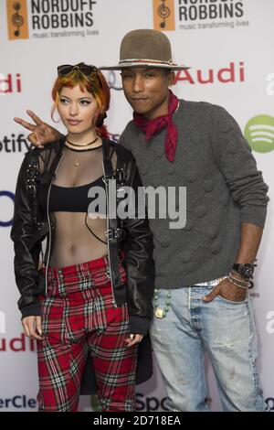 Pharell Wiliams assiste aux Silver Clef Awards, au Hilton Park Lane, dans l'ouest de Londres. Banque D'Images