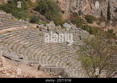 Vue panoramique de l'ancien théâtre de Delphes, Phosis en Grèce. Le théâtre, d'une capacité totale de 5,000 spectateurs, est situé au sanctuaire de Banque D'Images