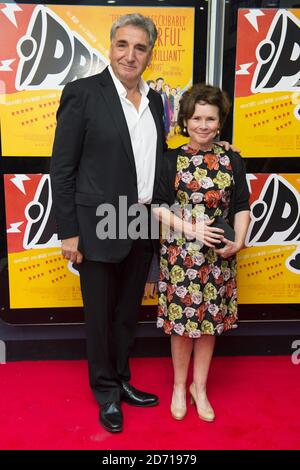 Imelda Staunton et Jim carter assistent à la première de Pride, au cinéma odeon de Camden, Londres Banque D'Images