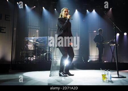 Jessie Ware se présentant au Roundhouse de Camden, dans le nord de Londres, dans le cadre du festival iTunes. Banque D'Images