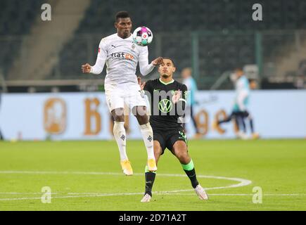 Bobine Embolo de Monchengladbach et Maxence Lacroix de Wolfsburg pendant Le championnat allemand de football Bundesliga match entre Borussia Monchenglad Banque D'Images