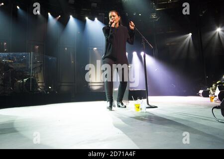 Jessie Ware se présentant au Roundhouse de Camden, dans le nord de Londres, dans le cadre du festival iTunes. Banque D'Images