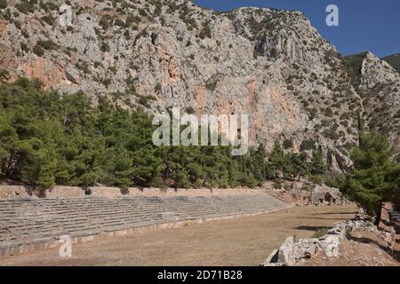 Ancien stade de Delphes, Grèce, ancien sanctuaire qui s'est enrichi comme siège d'oracle qui a été consulté sur des décisions importantes dans l'ancienne cla Banque D'Images