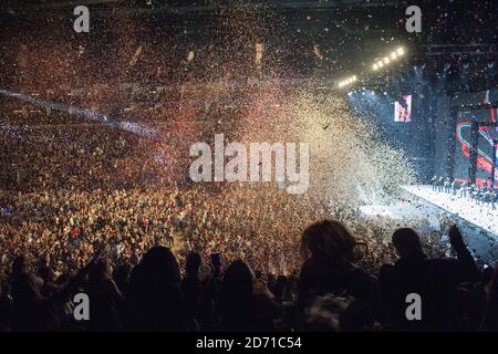 EXCLUSIVE*** Taylor Swift en direct sur scène pendant le Jingle Bell ball 2014 de Capital FM qui s'est tenu à l'O2 Arena, Londres. Banque D'Images