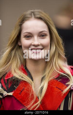 Hannah Dodd arrive au salon de mode Burberry, qui s'est tenu à Hyde Park dans le cadre de London Collections Men 2015. Banque D'Images