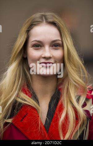 Hannah Dodd arrive au salon de mode Burberry, qui s'est tenu à Hyde Park dans le cadre de London Collections Men 2015. Banque D'Images