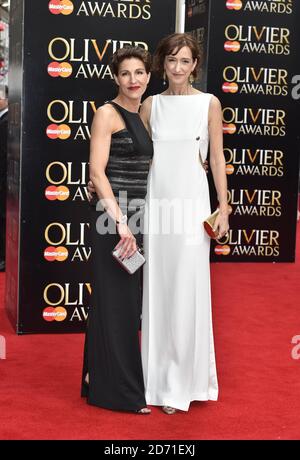 Tamsin Greig et Haydn Gwynne ont assisté aux Olivier Awards 2015, sponsorisés par MasterCard, qui se sont tenus à l'Opéra royal de Covent Garden, Londres Banque D'Images