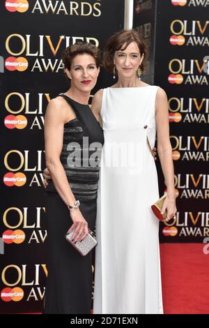 Tamsin Greig et Haydn Gwynne ont assisté aux Olivier Awards 2015, sponsorisés par MasterCard, qui se sont tenus à l'Opéra royal de Covent Garden, Londres Banque D'Images