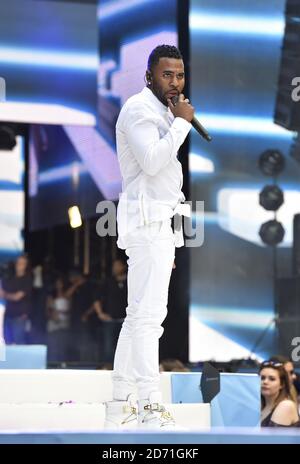 EN EXCLUSIVITÉ, Jason Derulo joue sur scène pendant le Summertime ball de Capital FM au stade Wembley, à Londres. Banque D'Images