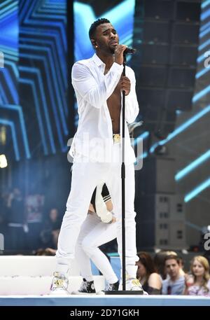 EN EXCLUSIVITÉ, Jason Derulo joue sur scène pendant le Summertime ball de Capital FM au stade Wembley, à Londres. Banque D'Images