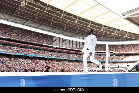 EN EXCLUSIVITÉ, Jason Derulo joue sur scène pendant le Summertime ball de Capital FM au stade Wembley, à Londres. Banque D'Images