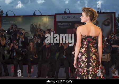 Amber entendu arriver à la première de la Danish Girl, au 72e Festival du film de Venise à Venise, Italie. Banque D'Images