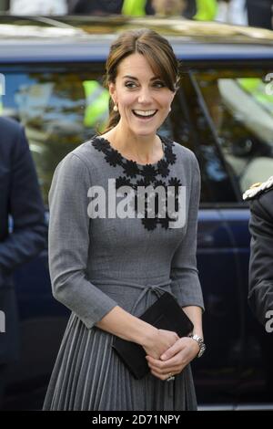 La duchesse de Cambridge arrive à l'hôtel de ville d'Islington, à Londres, pour rencontrer des enfants et des mentors du programme d'intervention précoce de chance UK. Banque D'Images