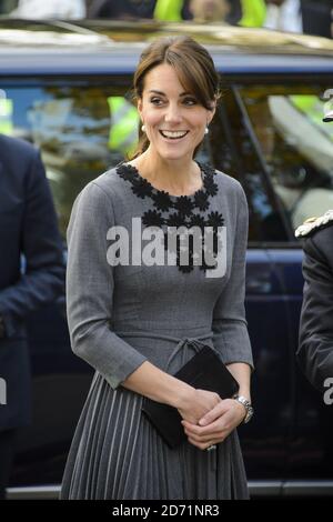 La duchesse de Cambridge arrive à l'hôtel de ville d'Islington, à Londres, pour rencontrer des enfants et des mentors du programme d'intervention précoce de chance UK. Banque D'Images