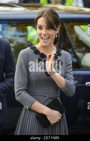 La duchesse de Cambridge arrive à l'hôtel de ville d'Islington, à Londres, pour rencontrer des enfants et des mentors du programme d'intervention précoce de chance UK. Banque D'Images