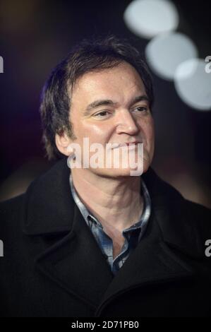 Quentin Tarantino arrive à la première des huit, au cinéma Odeon, Leicester Square, Londres. Banque D'Images