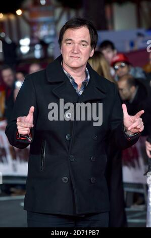 Quentin Tarantino arrive à la première des huit, au cinéma Odeon, Leicester Square, Londres. Banque D'Images