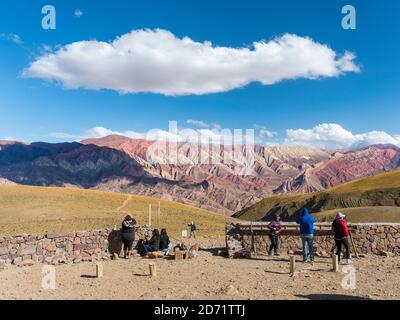 Formation rocheuse emblématique Serrania de Hornocal dans le canyon Quebrada de Humahuaca. La Quebrada est classée au patrimoine mondial de l'UNESCO. Amérique du Sud, A Banque D'Images