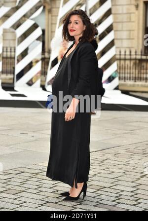 Jessie Ware participe à la soirée de prévisualisation de l'exposition d'été de la Royal Academy of Arts, Burlington Gardens, Londres. (Crédit : Matt Crossick/EMPICS Entertainment) Banque D'Images