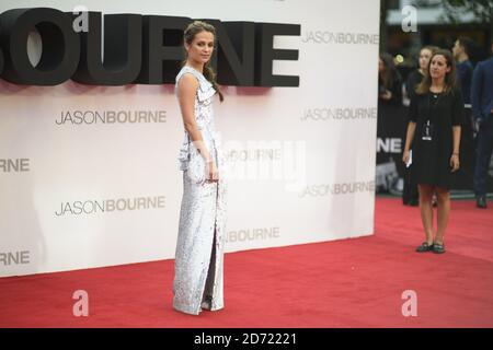 Alicia Vikander participant à la première européenne de Jason Bourne s'est tenue au cinéma Odeon de Leicester Square, Londres. Banque D'Images