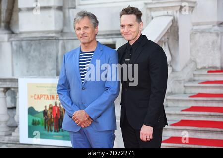 Viggo Mortensen et Matt Ross assistant à la première pour Captain Fantastic, à Somerset House à Londres. (Crédit photo : Matt Crossick/EMPICS Entertainment) Banque D'Images