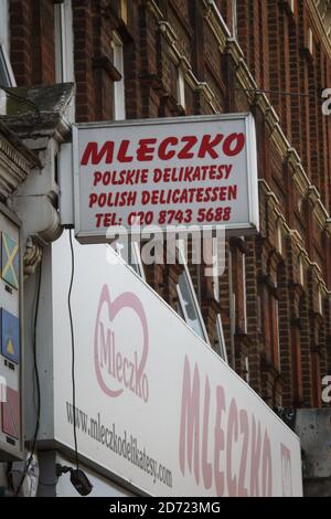 Un supermarché polonais à Shepherd's Bush, à l'ouest de Londres. Le 30 septembre marquera 100 jours depuis que le Royaume-Uni a voté pour quitter l'UE, au cours desquels l'immigration en provenance d'Europe de l'est et les crimes haineux contre les immigrants ont tous deux augmenté. Banque D'Images