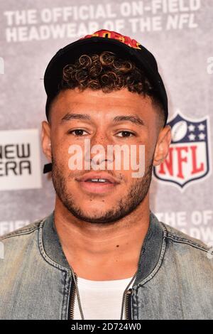 Alex Oxlade-Chamberlain assistant au lancement de la NFL House, à Holborn, Londres. Date de la photo: Jeudi 20 octobre 2016. Le crédit photo devrait se lire: Matt Crossick/ EMPICS Entertainment. Le site sera ouvert pendant 10 jours pour célébrer les trois matchs de la NFL qui auront lieu à Londres en octobre. Banque D'Images