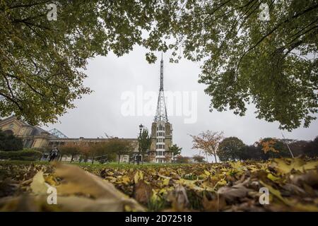 Vue générale de la BBC Tower, qui fait partie de l'Alexandra Palace dans le nord de Londres. La tour a été le site du premier service de télévision, le 2 novembre 1936, dont le 80e anniversaire sera célébré demain. Date de la photo : lundi 1er novembre 2016. Le crédit photo devrait se lire: Matt Crossick/ EMPICS Entertainment. Banque D'Images