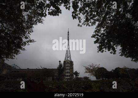 Vue générale de la BBC Tower, qui fait partie de l'Alexandra Palace dans le nord de Londres. La tour a été le site du premier service de télévision, le 2 novembre 1936, dont le 80e anniversaire sera célébré demain. Date de la photo : lundi 1er novembre 2016. Le crédit photo devrait se lire: Matt Crossick/ EMPICS Entertainment. Banque D'Images