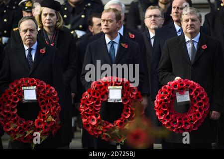 Le chef libéral démocrate Tim Farron, lors du service annuel du dimanche du souvenir au mémorial Cenotaph à Whitehall, dans le centre de Londres, a tenu en hommage aux membres des forces armées qui sont morts dans des conflits majeurs. Date de la photo: Dimanche 13 novembre 2016. Le crédit photo devrait se lire: Matt Crossick/ EMPICS Entertainment. Banque D'Images