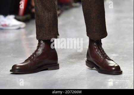 Modèles sur la passerelle lors du spectacle AW17 d'Oliver Spencer London Fashion week pour hommes, qui s'est tenu au 180 Strand, Londres. Date de la photo: Samedi 7 janvier 2016. Le crédit photo devrait se lire: Matt Crossick/ EMPICS Entertainment. Banque D'Images