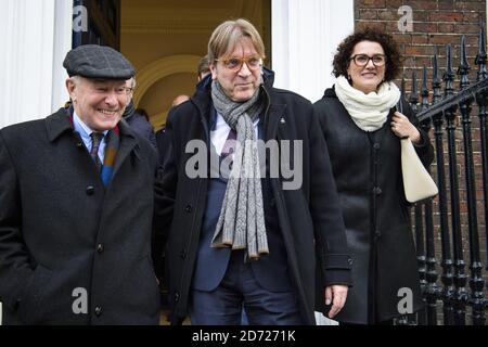 Guy Verhofstadt, le négociateur en chef du Brexit de l'UE, quitte Chatham House à Londres après avoir participé à un débat sur le « Brexit et au-delà ». Date de la photo: Lundi 30 janvier 2016. Le crédit photo devrait se lire: Matt Crossick/ EMPICS Entertainment. Banque D'Images