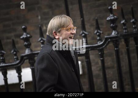 Guy Verhofstadt, le négociateur en chef du Brexit de l'UE, quitte Chatham House à Londres après avoir participé à un débat sur le « Brexit et au-delà ». Date de la photo: Lundi 30 janvier 2016. Le crédit photo devrait se lire: Matt Crossick/ EMPICS Entertainment. Banque D'Images