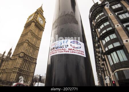 Un autocollant annonçant une manifestation anti-brexit en mars, devant le Parlement de Londres. Date de la photo: Lundi 6 février 2017. Le crédit photo devrait se lire: Matt Crossick/ EMPICS Entertainment. Banque D'Images