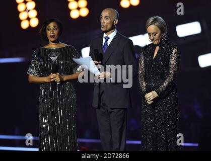 Helen 'Pepsi' DeMacque, Andrew Ridgeley et Shirlie Holliman lors de l'hommage de George Michael sur scène aux BRIT Awards 2017, qui se tiennent à l'O2 Arena, à Londres. Date de la photo mardi 22 février 2017. Le crédit photo devrait être Matt Crossick/EMPICS Entertainment. Usage éditorial exclusif - aucune marchandise. Banque D'Images