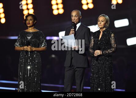 Helen 'Pepsi' DeMacque, Andrew Ridgeley et Shirlie Holliman lors de l'hommage de George Michael sur scène aux BRIT Awards 2017, qui se tiennent à l'O2 Arena, à Londres. Date de la photo mardi 22 février 2017. Le crédit photo devrait être Matt Crossick/EMPICS Entertainment. Usage éditorial exclusif - aucune marchandise. Banque D'Images